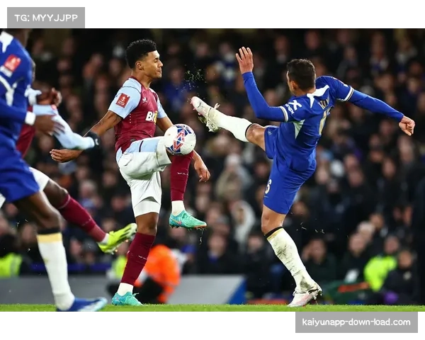 英超焦点大战切尔西硬碰利物浦红蓝巅峰对决谁能称雄绿茵场 英超焦点大战切尔西硬碰利物浦红蓝巅峰对决谁能称雄绿茵场