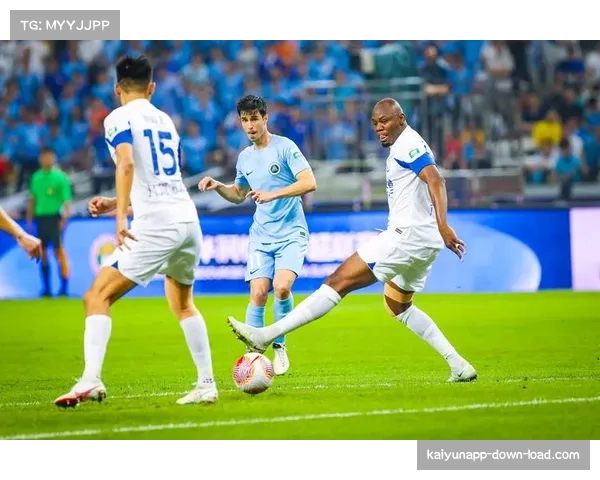 韦斯利门前把握机会能力不足 新鹏城外援停球失误频现